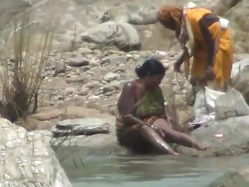 તેના બેડરૂમમાં આકર્ષ ...