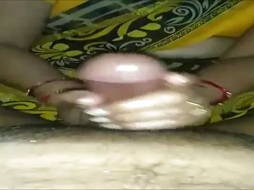 ખૂબસૂરત બસ્ટી શ્યામા ...