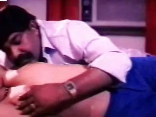 ધૂમ્રપાન કરતી હોટ બે ...