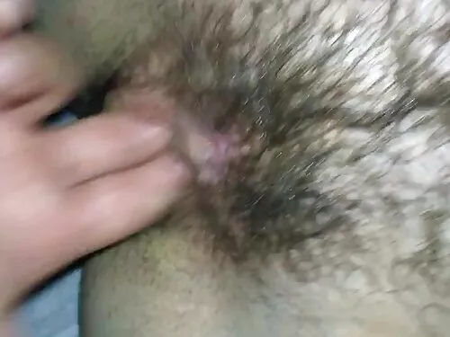 મોહક કાળા વાળવાળી સે ...